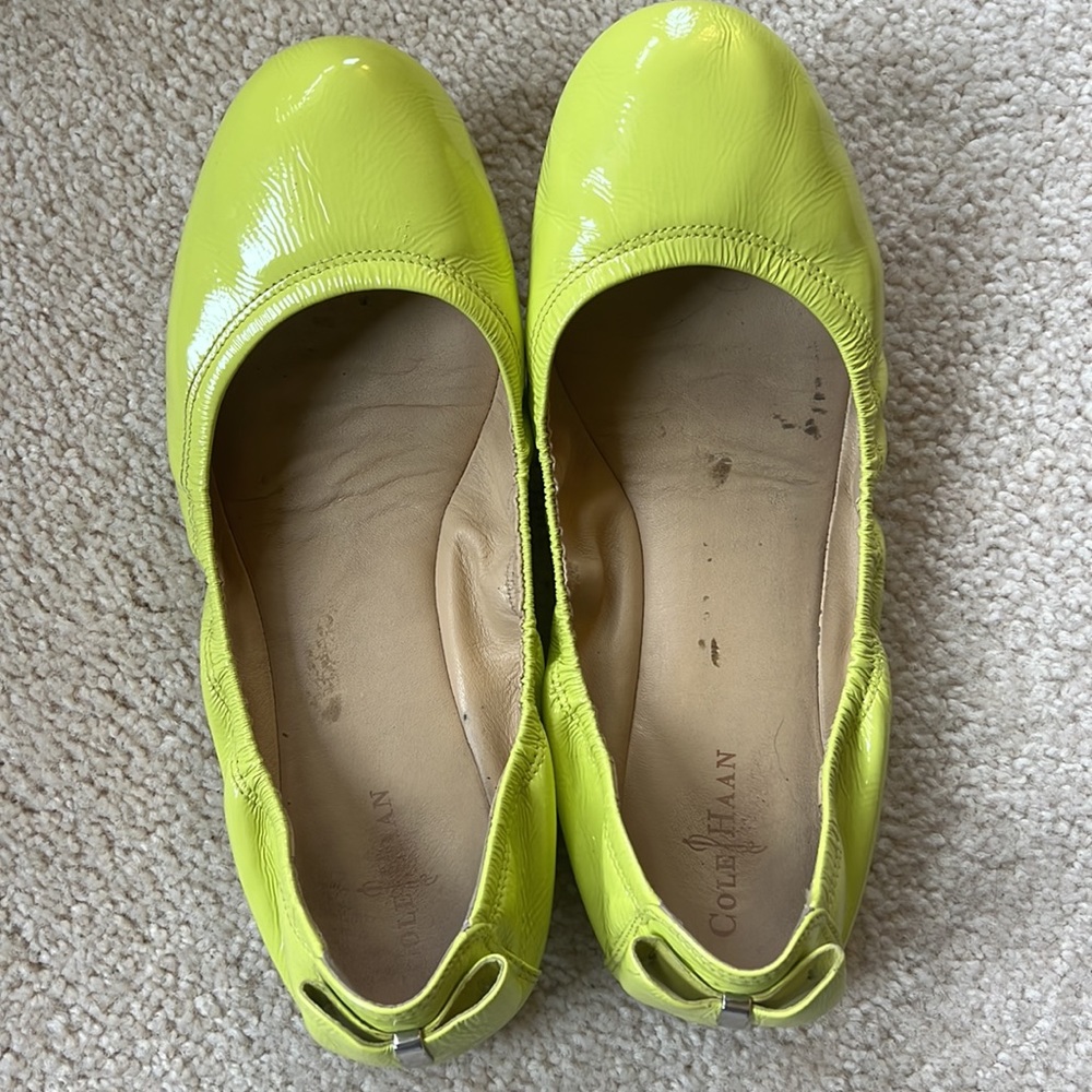 Cole HAAN yellow patent flats - Size 8.5 C